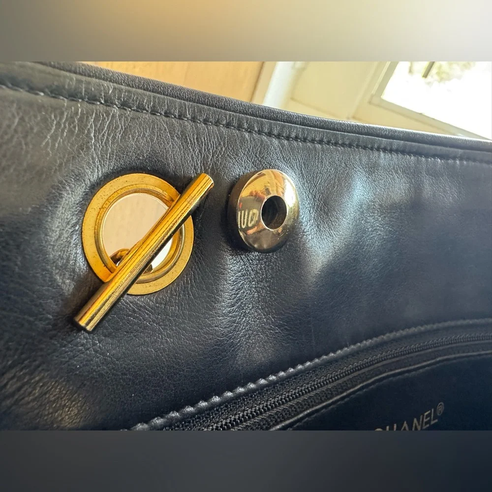 CHANEL Vintage Medallion Tote Black Quilted Lambskin Gold Chain Shoulder Bag - Picture 13 of 16